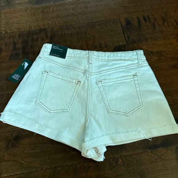 Wild Fable Women's Cream High Rise Rolled Cuff Denim Shorts‎ Size 6 R NEW - Picture 5 of 10